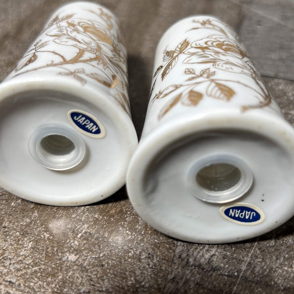 Vintage White Porcelain with 22K Gold Floral Design and Writing Made Japan - Picture 4 of 4
